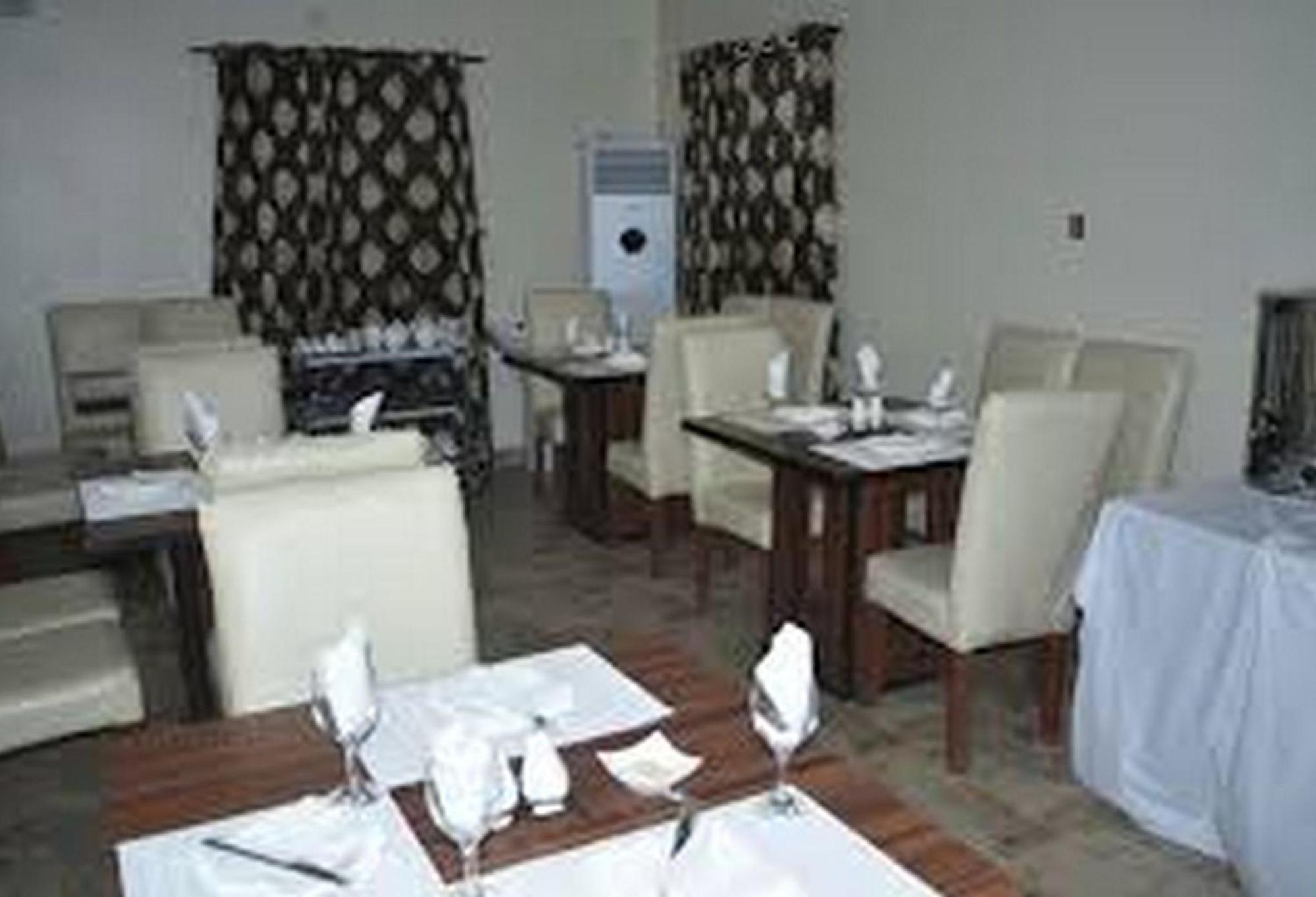 Room In Lodge - Seth Hotel Asaba Dış mekan fotoğraf